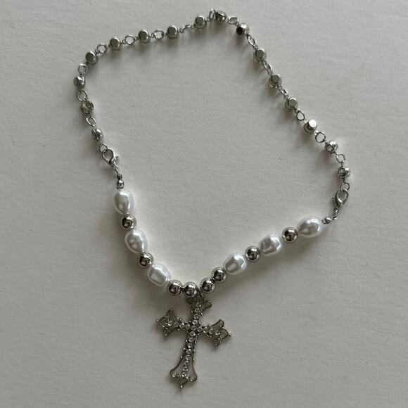Y2K Silver Pearl Cross Choker Necklace Unisex 2000s Jewelry Streetwear Fit - Picture 3 of 6